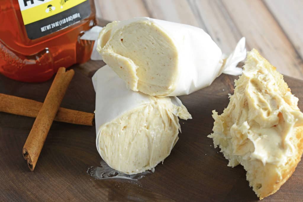 Copycat Texas Roadhouse Butter- Copycat Texas Roadhouse Butter-