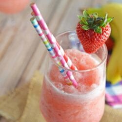 Strawberry BBC Frozen Drink – Fresh strawberries, banana, Bailey’s and coconut make up my FAVORITE frozen drink. Every time I throw a party, people request this beverage! www.savoryexperiments.com