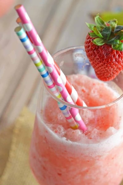 Strawberry BBC Frozen Drink – Fresh strawberries, banana, Bailey’s and coconut make up my FAVORITE frozen drink. Every time I throw a party, people request this beverage! www.savoryexperiments.com