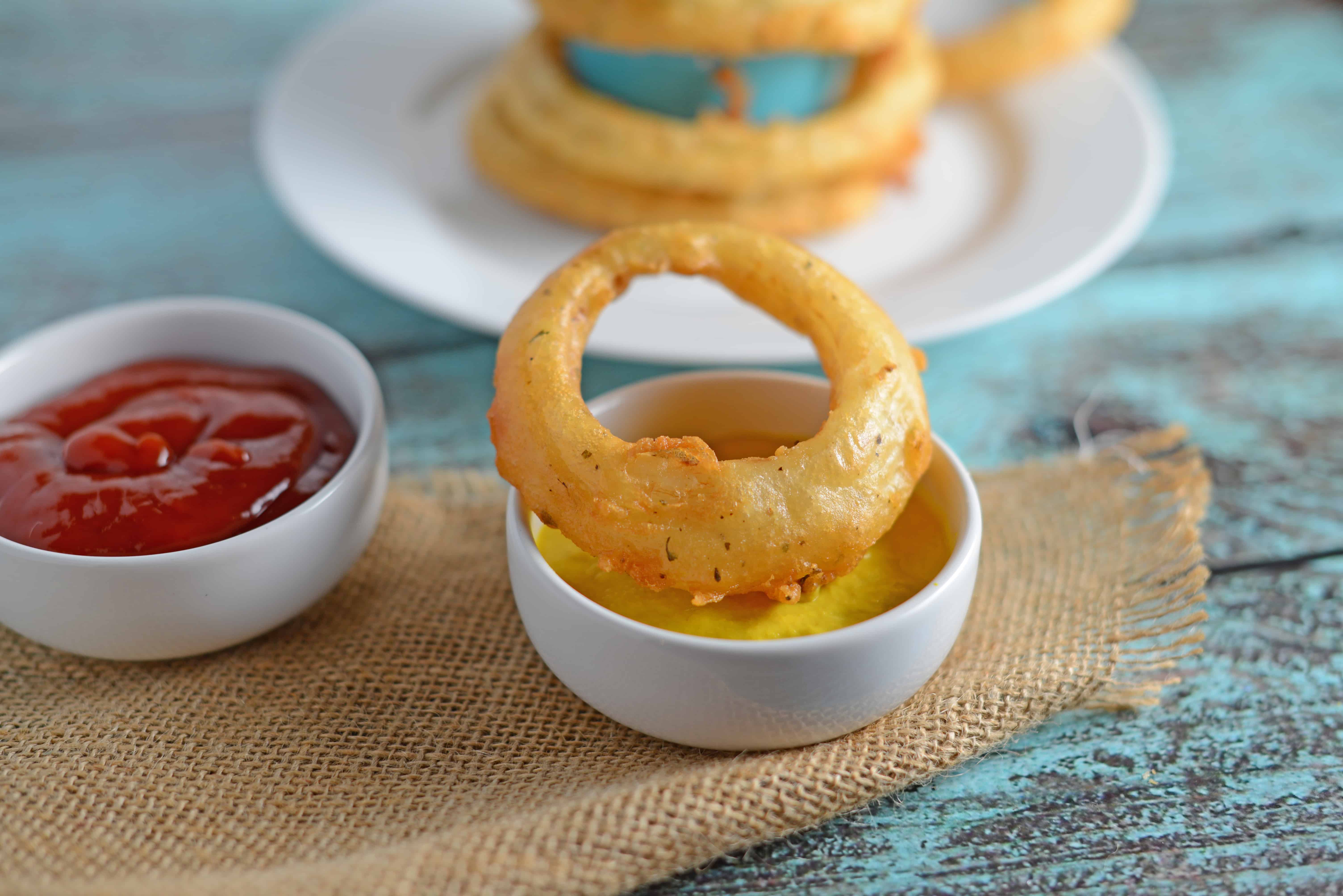 Beer Battered Onion Rings Recipe - Crunchy and crispy homemade beer battered onion rings. Dip in a spicy chipotle remoulade or eat alone. www.savoryexperiments.com