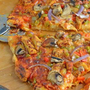 Caribbean Jerk Chicken Pizza is an easy homemade pizza recipe using spicy chicken, fresh vegetables and a touch of honey. #homemadepizza #jerkchicken #jerkchickenpizza www.savoryexperiments.com