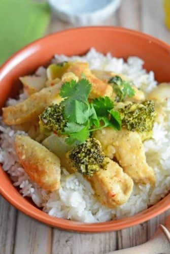 Thai Coconut Chicken is a easy dinner recipe made with coconut milk, broccoli, ginger and more flavorful spices. Dinner is ready in just 20 minutes! #thaichicken #30minutemeals #easychickenrecipes www.savoryexperiments.com