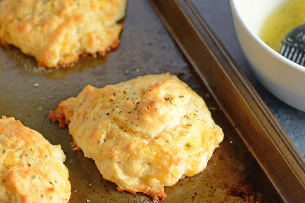 These copycat Red Lobster Cheddar Bay Biscuits are so easy to make you will make them for dinner every night! And they only take 20 minutes! #redlobsterbiscuits #cheddarbay #garliccheddarbiscuits www.savoryexperiments.com
