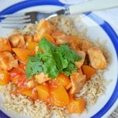 Peach Chicken Picante is a quick dinner recipe using chicken, peaches and salsa! This delicious flavor combination will give you a sweet and spicy dish! #chickenbreastrecipes #easychickenrecipes #healthychickenrecipes www.savoryexperiments.com