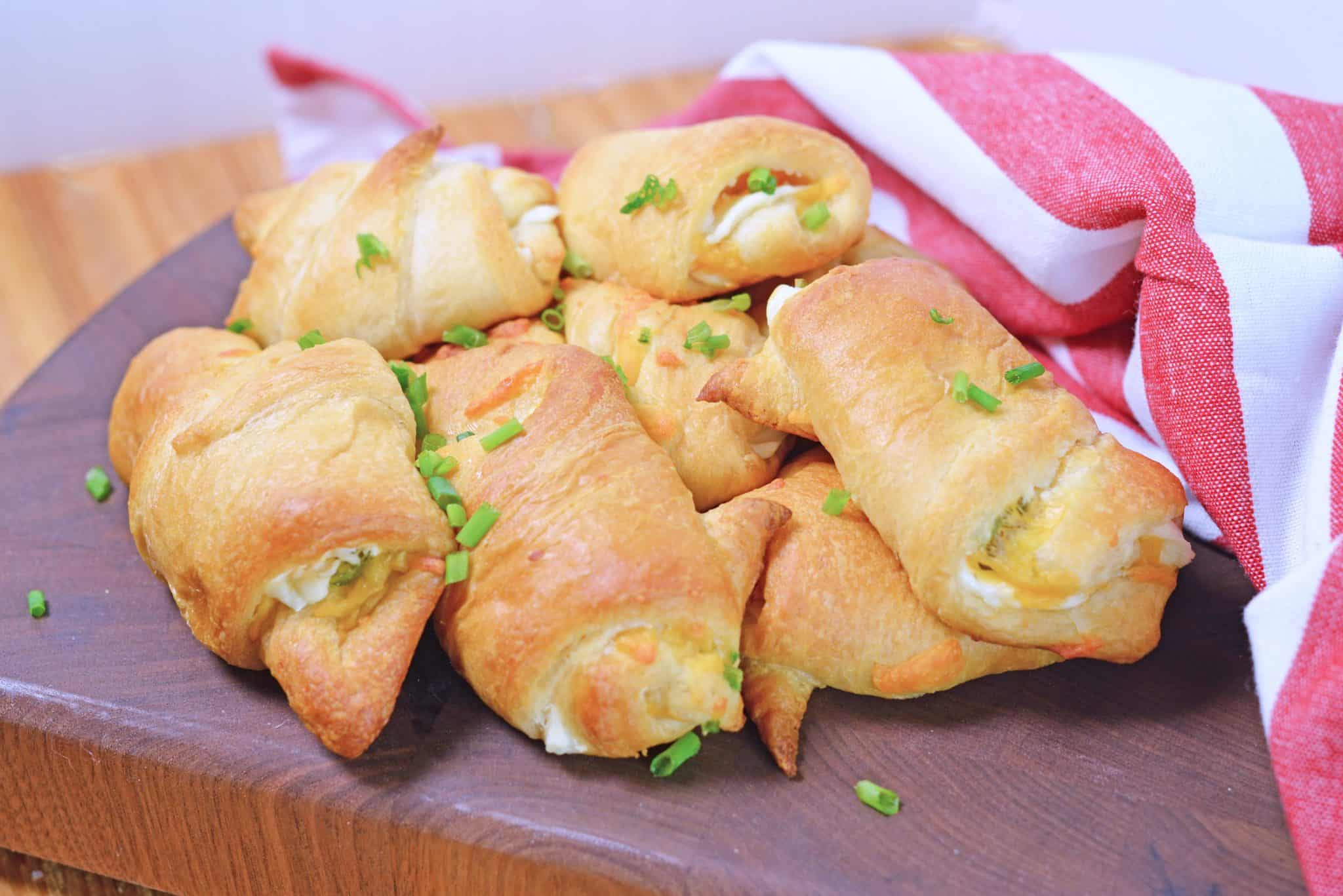 This Jalapeno Popper Crescent Rolls recipe is filled with cream cheese, jalapenos, and cheddar cheese wrapped in a flaky croissant dough. #crescentrollrecipes #crescentrollappetizers www.savoryexperiments.com