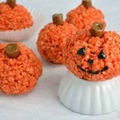 Peanut Butter Rice Krispie Treat Pumpkins are perfect for any fall gathering or cute Halloween treat. Ready in only 20 minutes, everyone will love them! #halloweendesserts #peanutbutterricekrispietreats www.savoryexperiments.com