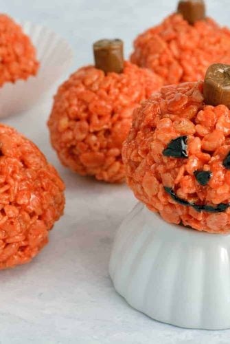 Peanut Butter Rice Krispie Treat Pumpkins are perfect for any fall gathering or cute Halloween treat. Ready in only 20 minutes, everyone will love them! #halloweendesserts #peanutbutterricekrispietreats www.savoryexperiments.com