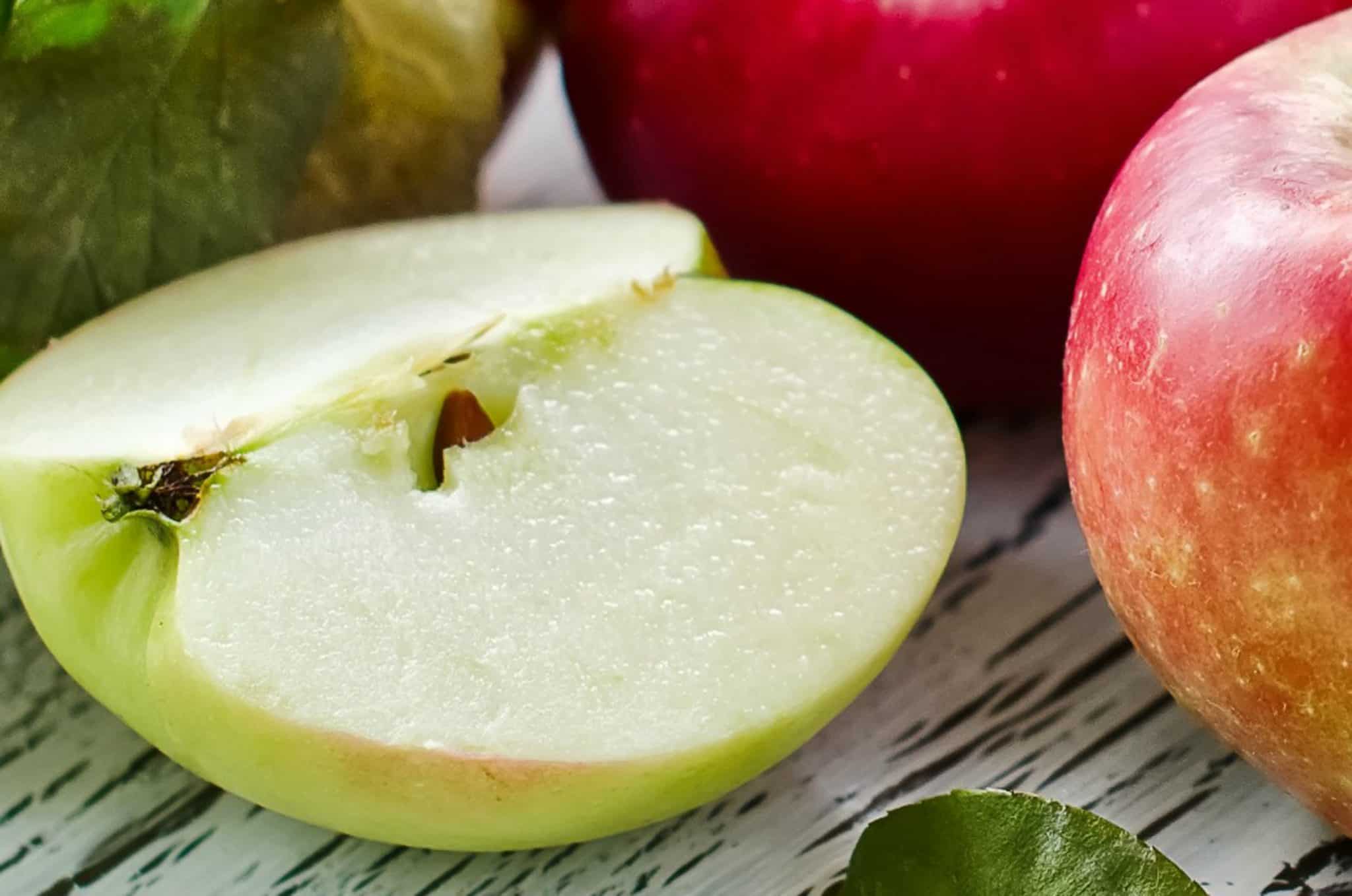 Three easy ways on how to keep apples from browning. You will already have all of the items in your kitchen pantry. Treated apples can be used in any apple recipe! #howtokeepapplesfrombrowning #applebrowning www.savoryexperiments.com 