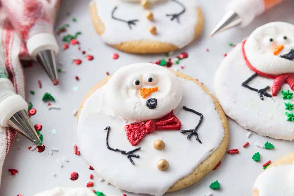 Super easy and fun to decorate, Melted Snowman Cookies are great for a children's project on a cold winter day. The cutest Christmas cookies ever! #meltedsnowmancookies #meltingsnowmen #easychristmascookies www.savoryexperiments.com