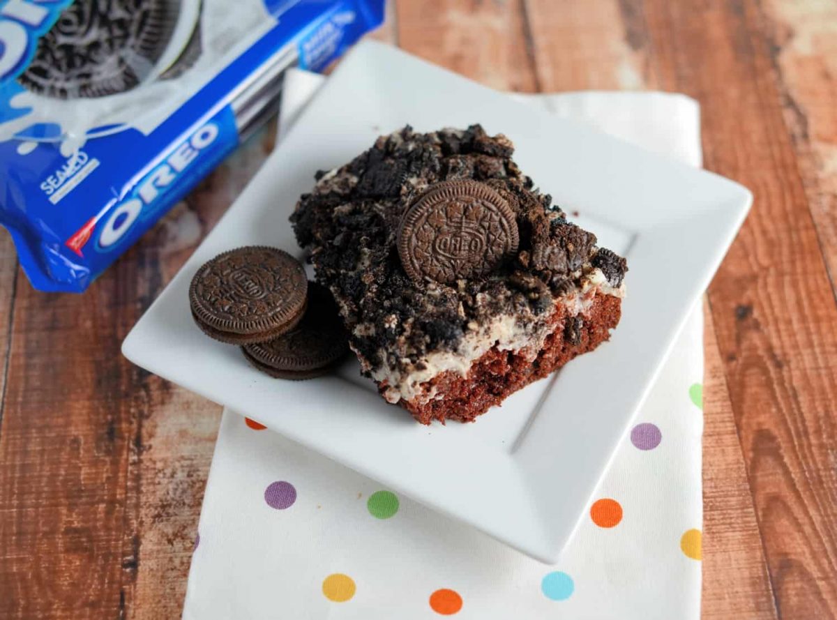 Oreo Poke Cake Recipe- with all of the Oreo dessert recipes out there, I can guarantee you that this is the easiest and best Oreo cake recipe out there. www.savoryexperiments.com