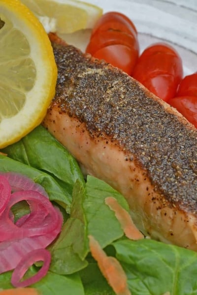 Pastrami Salmon Rub is a blend of the perfect salmon seasoning! Not only for baked salmon, this rub also work for grilled salmon and salmon kabobs!