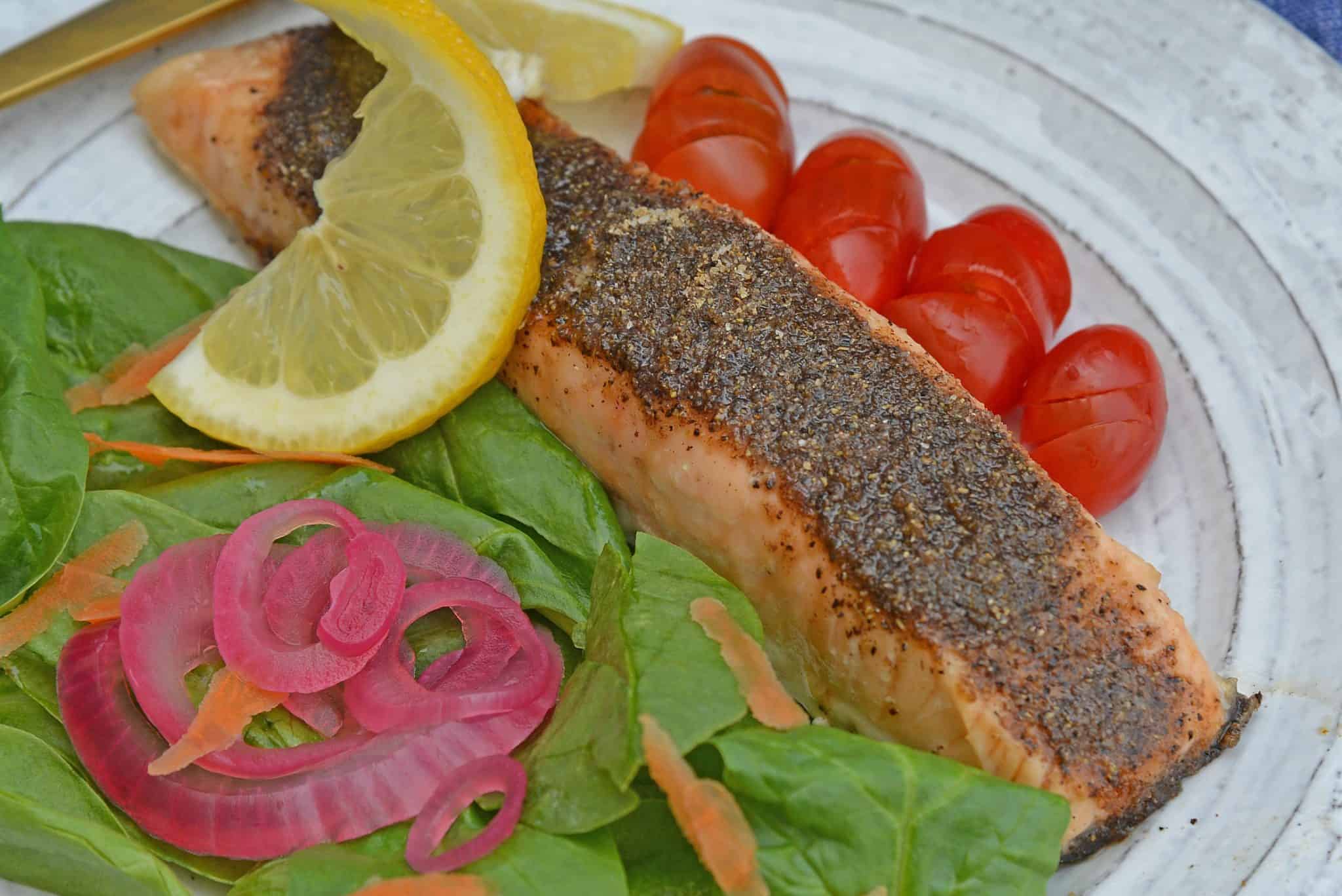 Pastrami Salmon Rub is a blend of the perfect salmon seasoning! Not only for baked salmon, this rub also work for grilled salmon and salmon kabobs!