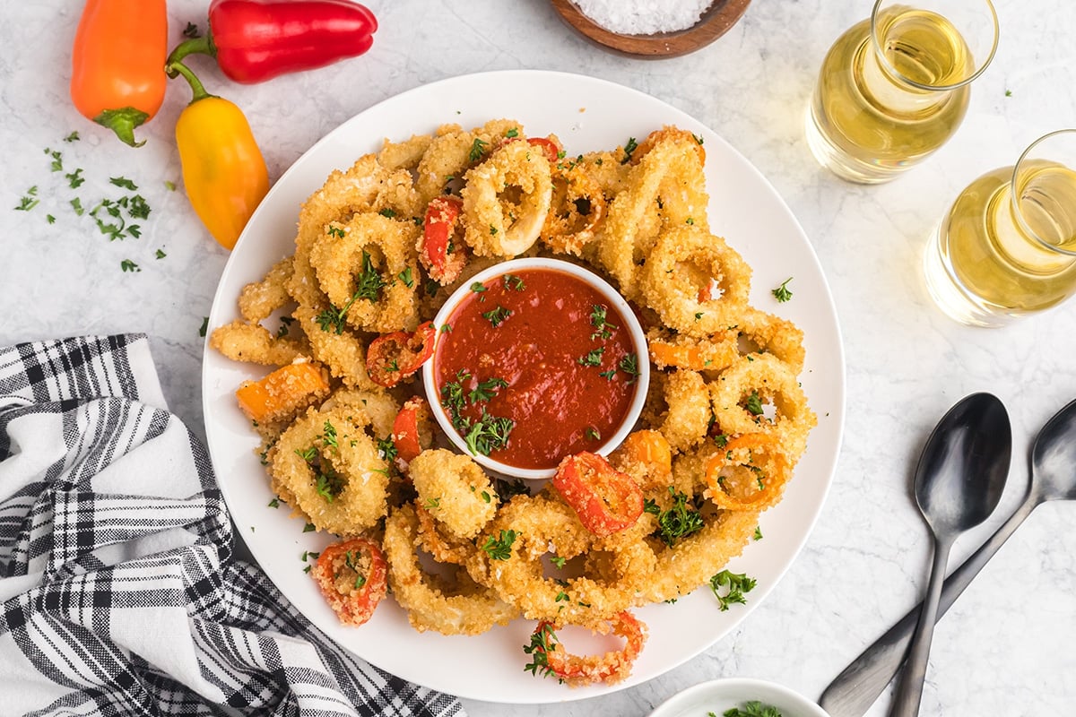 easy fried calamari with dipping sauce