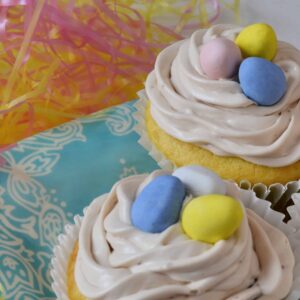 Cadbury Egg Cupcakes- your favorite creme egg in a cupcake! | #cadburyegg | www.savoryexperiments.com