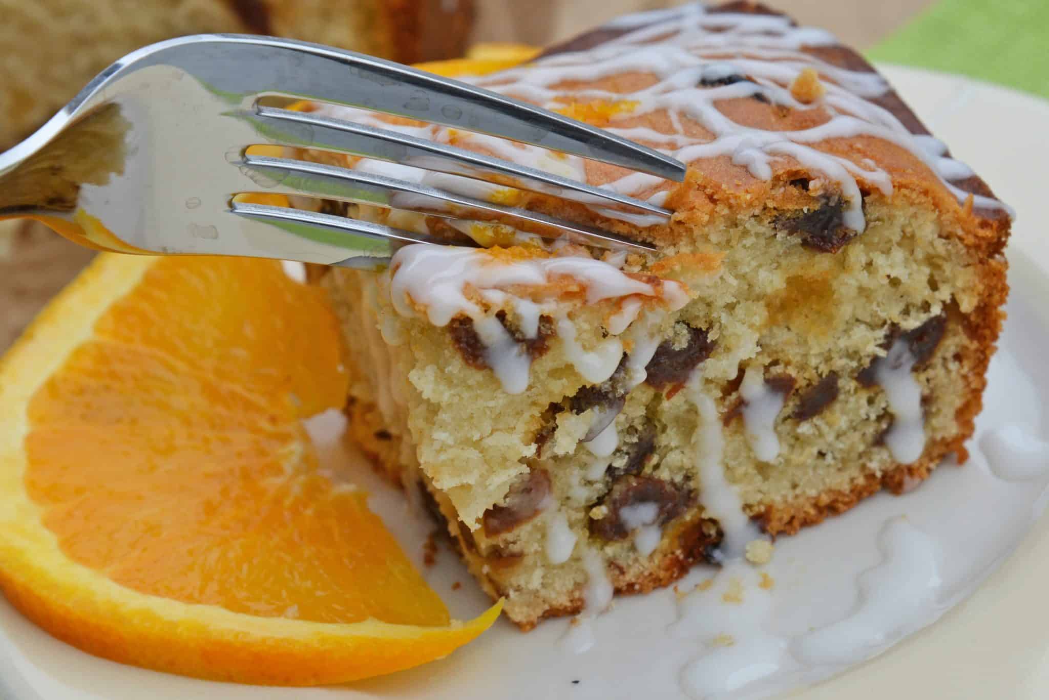 This Irish Soda Bread with Whiskey Glaze recipe is Irish food at its best! It consists of whiskey, caraway seeds, currants, and fresh orange juice and zest! #irishsodabreadrecipe #irishsodabreadhistory www.savoryexperiments.com 