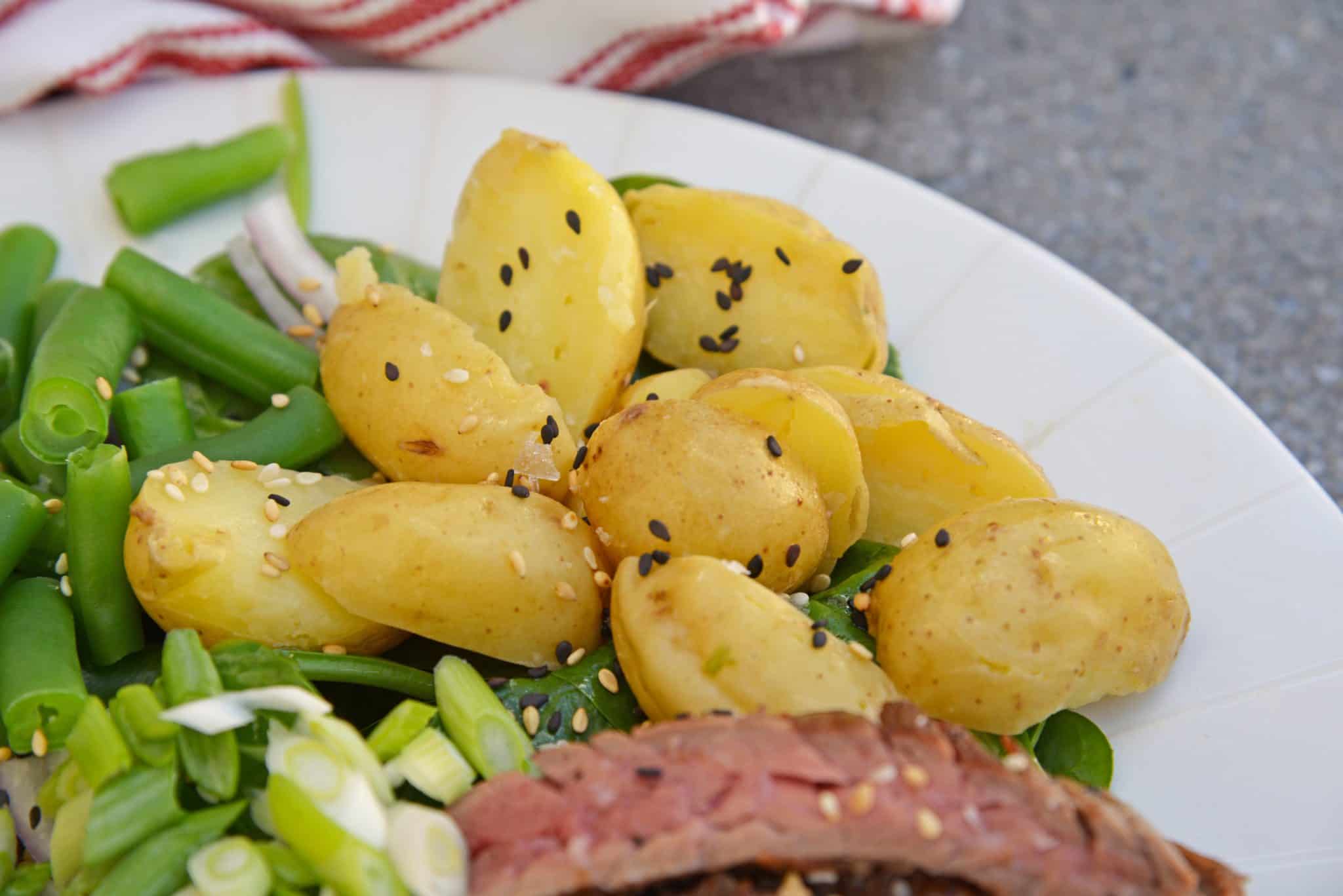 Skirt Steak Salad - an easy and healthy dinner solution that uses 6 ingredients and a simple homemade miso ginger dressing. The only steak salad recipe you need! #steaksaladrecipe #skirtsteaksalad www.savoryexperiments.com