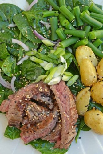Skirt Steak Salad - an easy and healthy dinner solution that uses 6 ingredients and a simple homemade miso ginger dressing. The only steak salad recipe you need! #steaksaladrecipe #skirtsteaksalad www.savoryexperiments.com
