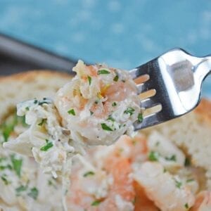 This Creamy Shrimp Scampi Bread Bowl can be an easy appetizer or entree, dipping bread in the rich scampi sauce with succulent shrimp. #shrimpscampi #shrimpappetizer www.savoryexperiments.com