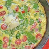 This Tomato Spinach Frittata recipe is excellent for breakfast or brunch, packed full of delicious flavors from tomatoes, spinach, shallots, and parmesan cheese! #spinachfrittata #breakfastfrittatarecipe www.savoryexperiments.com