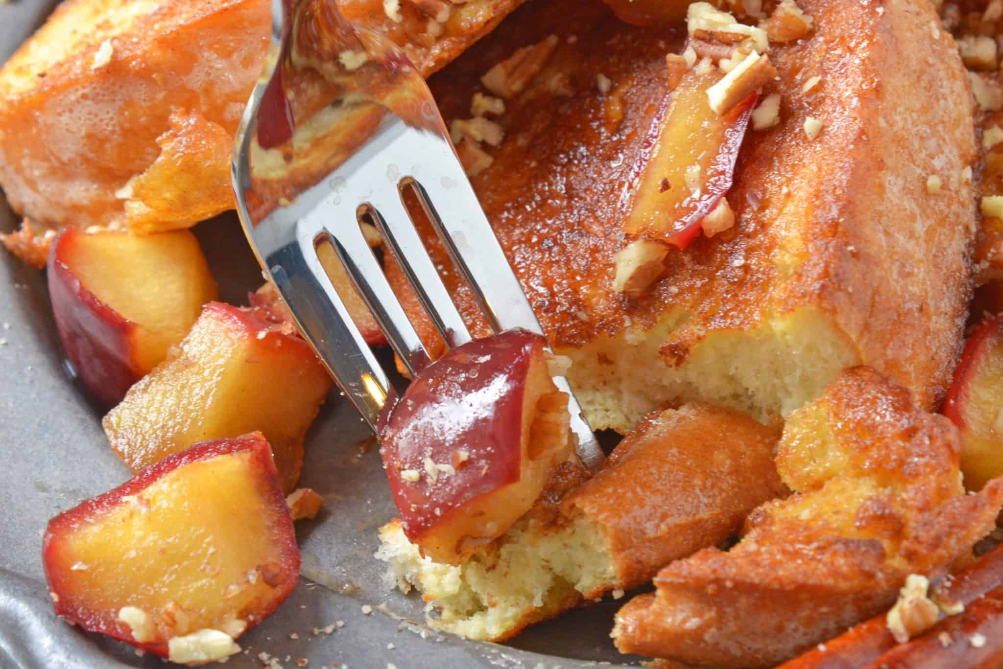 Apple Cinnamon French Toast is the perfect breakfast or brunch recipe for fall! This cinnamon french toast will jump start your fall season. #frenchtoastrecipe #cinnamonfrenchtoast www.savoryexperiments.com