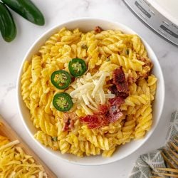 overhead bowl of jalapeno mac and cheese