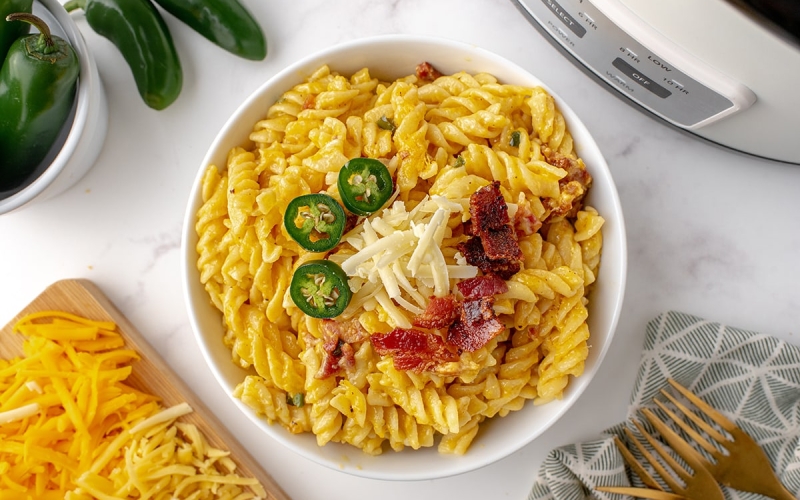 overhead bowl of jalapeno mac and cheese