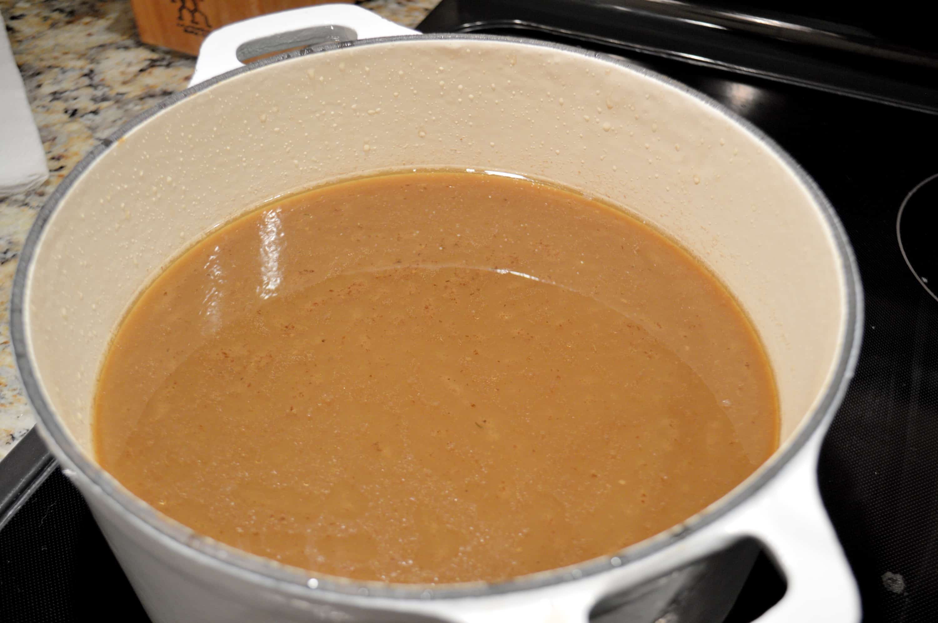 Homemade Beef Stock Recipe - A delicious and nutritious real food kitchen staple. www.savoryexperiments.com