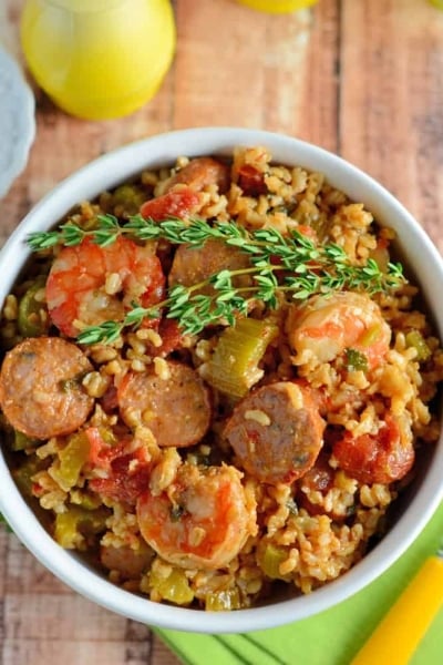 Healthy Jambalaya Recipe- you won’t believe how easy this jambalaya recipe is! Throw out the box mix and make your own in under an hour with whole, healthy ingredients. www.savoryexperiments.com