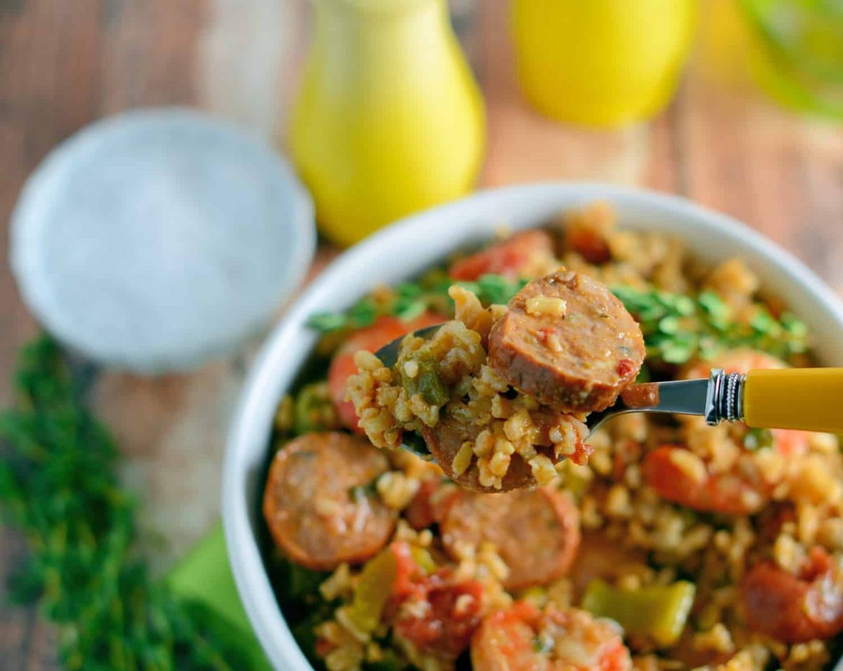 Healthy Jambalaya Recipe- you won’t believe how easy this jambalaya recipe is! Throw out the box mix and make your own in under an hour with whole, healthy ingredients. www.savoryexperiments.com