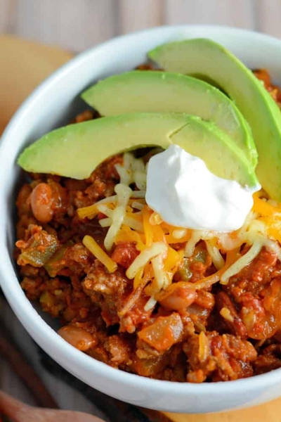 This Simple Chili only takes 30 minutes to throw together and will leave you wanting more. Lean beef, a blend of beans and spices, plus tomatoes and peppers make this packed with healthy ingredients. #simplechili #homemadechili #easychilirecipe www.savoryexperiments.com