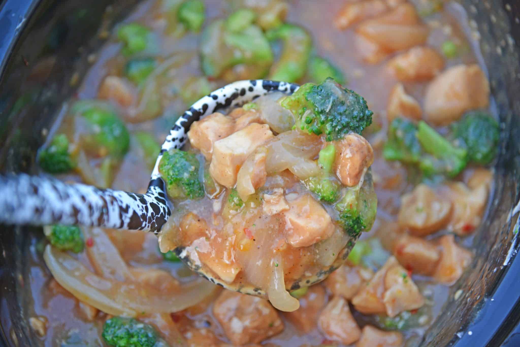 This Slow Cooker Orange Chicken Recipe creates a healthier version of the Chinese delivery dish right at home in your slow cooker! #orangechickenrecipe #crockpotorangechicken www.savoryexperiments.com