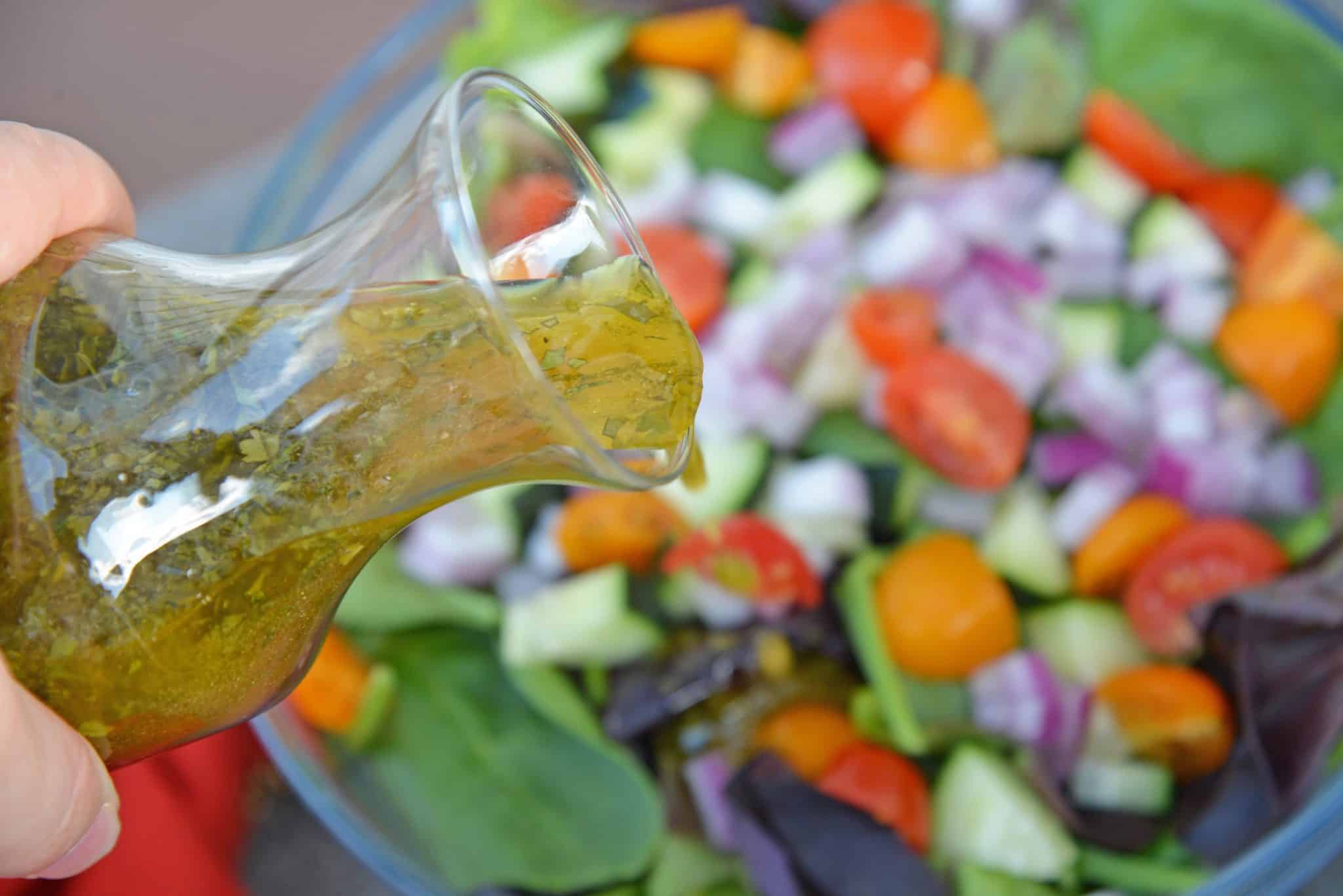 This Red Wine Vinaigrette is a deliciously easy homemade salad dressing recipe, taking only a fraction of the time it takes for you to chop up a salad! #vinaigretterecipe #redwinevinaigrette #vinaigrettedressing www.savoryexperiments.com