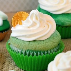 St. Patrick's Day Cupcakes in ombre style! Three shades of green and a whipped frosting. Perfect for your St. Patrick's Day Party!