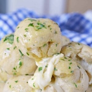 These Cheese Stuffed Garlic Rolls are delicious garlic and parsley rolls stuffed with gooey mozzarella cheese. Eat them plain or with a side of marinara. #cheesestuffedgarlicrolls #garlicrolls #mozzarella www.savoryexperiments.com