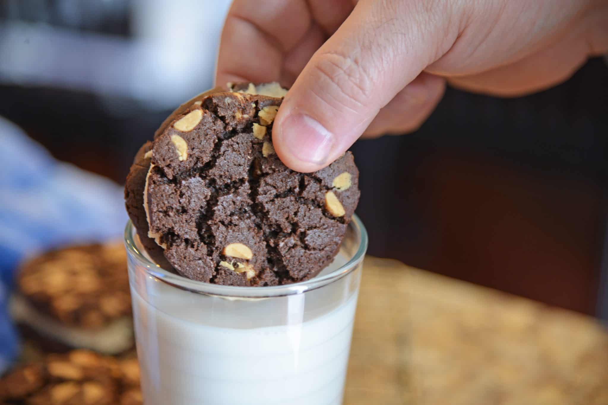 These Chocolate Peanut Butter Cookie Sandwiches are quite possibly the best cookie sandwich you will ever eat. Highly addictive: bake with caution! #chocolatepeanutbuttersandwichcookies #sandwichcookies #peanutbutter www.savoryexperiments.com