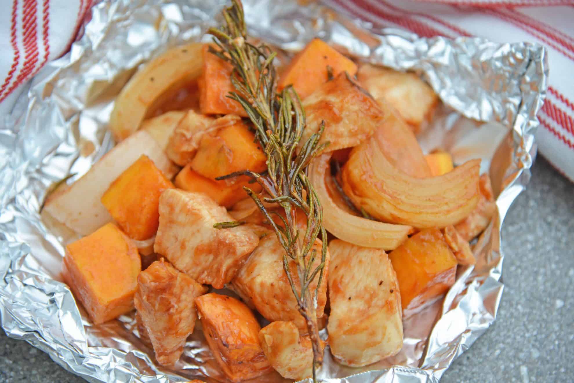 This BBQ Chicken Hobo Dinner is a great dinner option for families on the go. These chicken foil packets are packed full of flavor for a weeknight meal! #hobodinner #chickenfoilpackets #hobopackets www.savoryexperiments.com