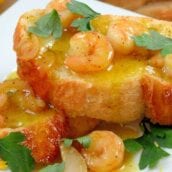 Limoncello Shrimp Crostini is made up of agrodolce sauce with shrimp, caramelized garlic and parsley spooned over crusty French bread! Ready in 20 minutes! #crostinirecipes #limoncello www.savoryexperiments.com