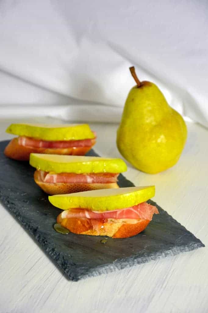Prosciutto, Pear and Brie Crostini Recipe