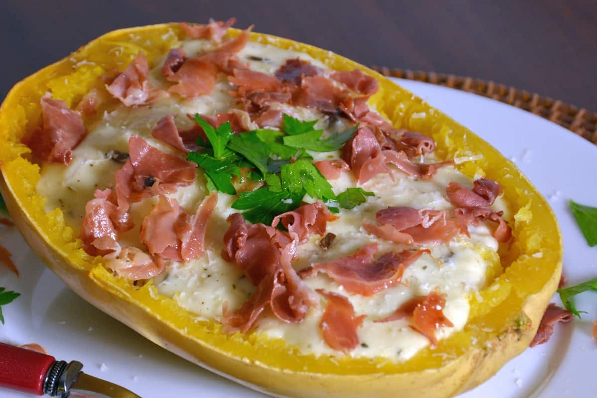 Creamy Brie Spaghetti Squash uses the tender golden strands of baked spaghetti squash and pairs them with a decedent brie sauce, mushrooms and crispy prosciutto. #bakedspaghettisquash #briesauce www.savoryexperiments.com 