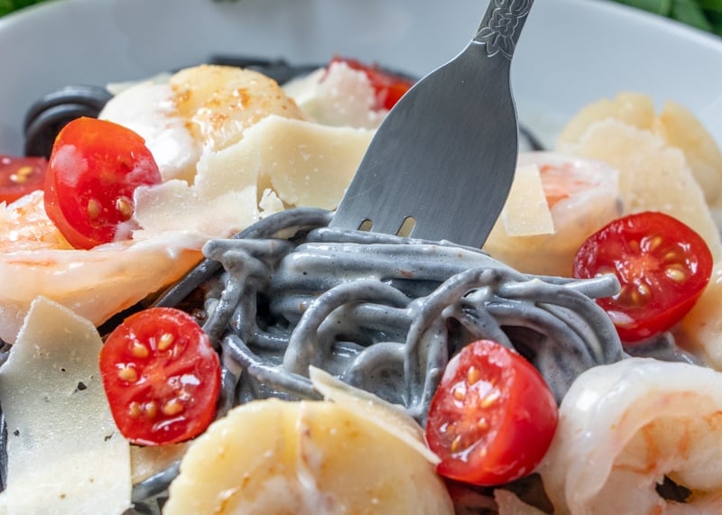 Fork spinning pasta with white wine cream sauce