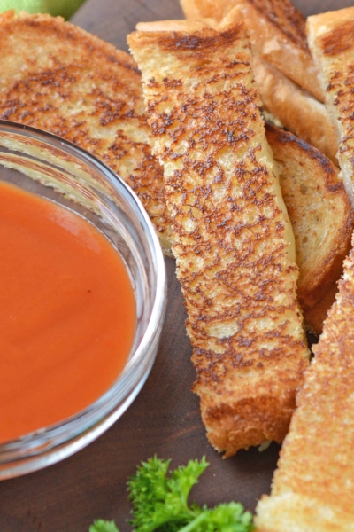 Grilled Cheese Sticks make your childhood favorite into a party-worthy appetizer! Pair with tomato soup or tomato jam for an upscale grilled cheese sandwich recipe. #grilledcheeserecipe www.savoryexperiments.com