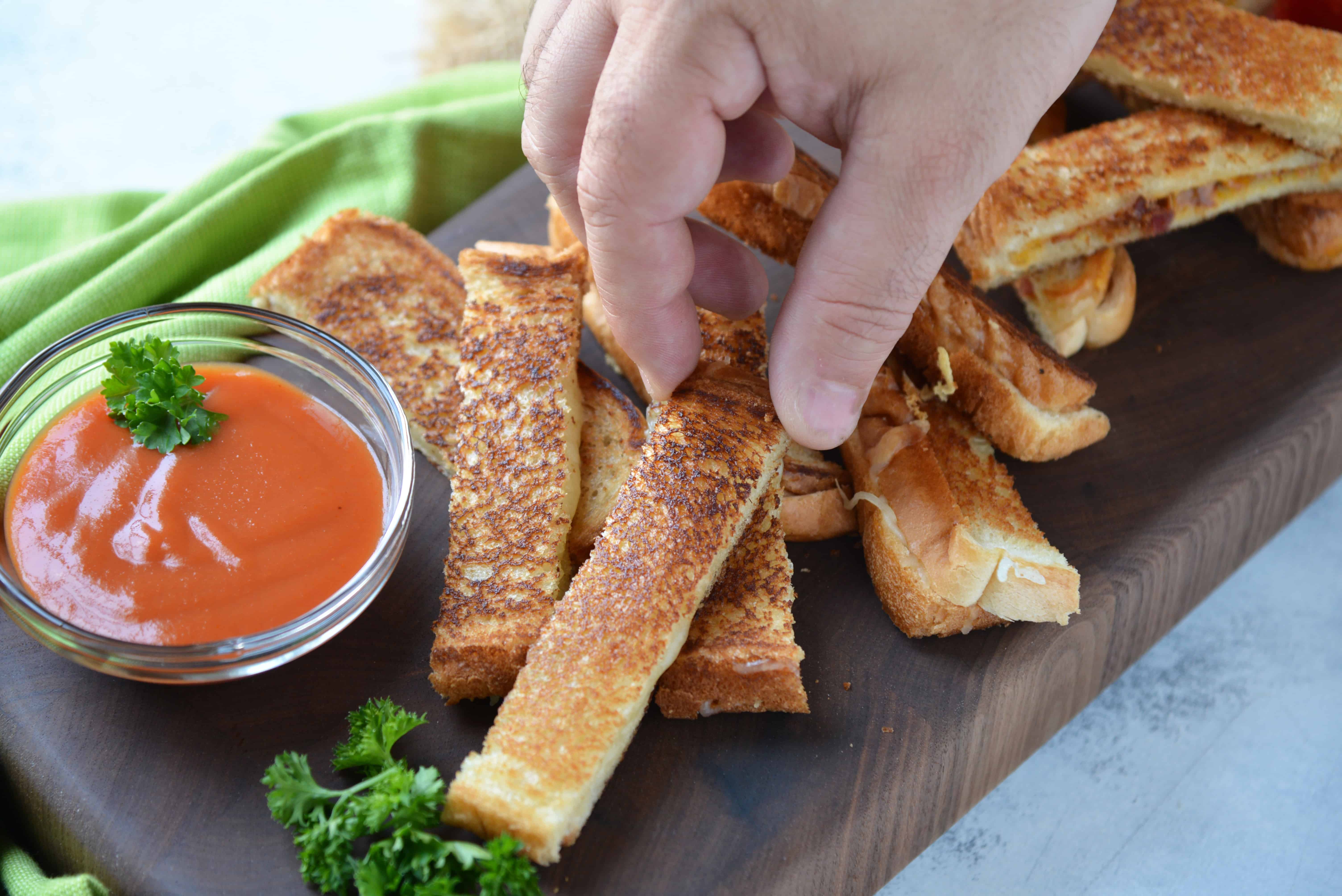 Grilled Cheese Sticks make your childhood favorite into a party-worthy appetizer! Pair with tomato soup or tomato jam for an upscale grilled cheese sandwich recipe. #grilledcheeserecipe www.savoryexperiments.com 