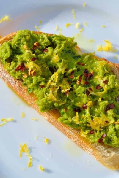 Serve Lemony Pea Mash Crostinis with at room temperature with a chilled, crisp white wine for a vibrant and colorful appetizer. | #peacrostinis | www.savoryexperiments.com