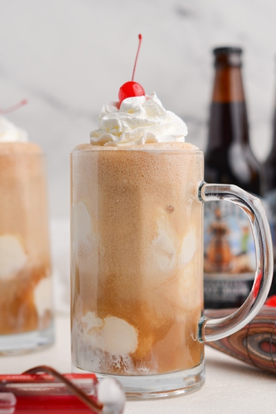 head on shot of the best root beer float recipe