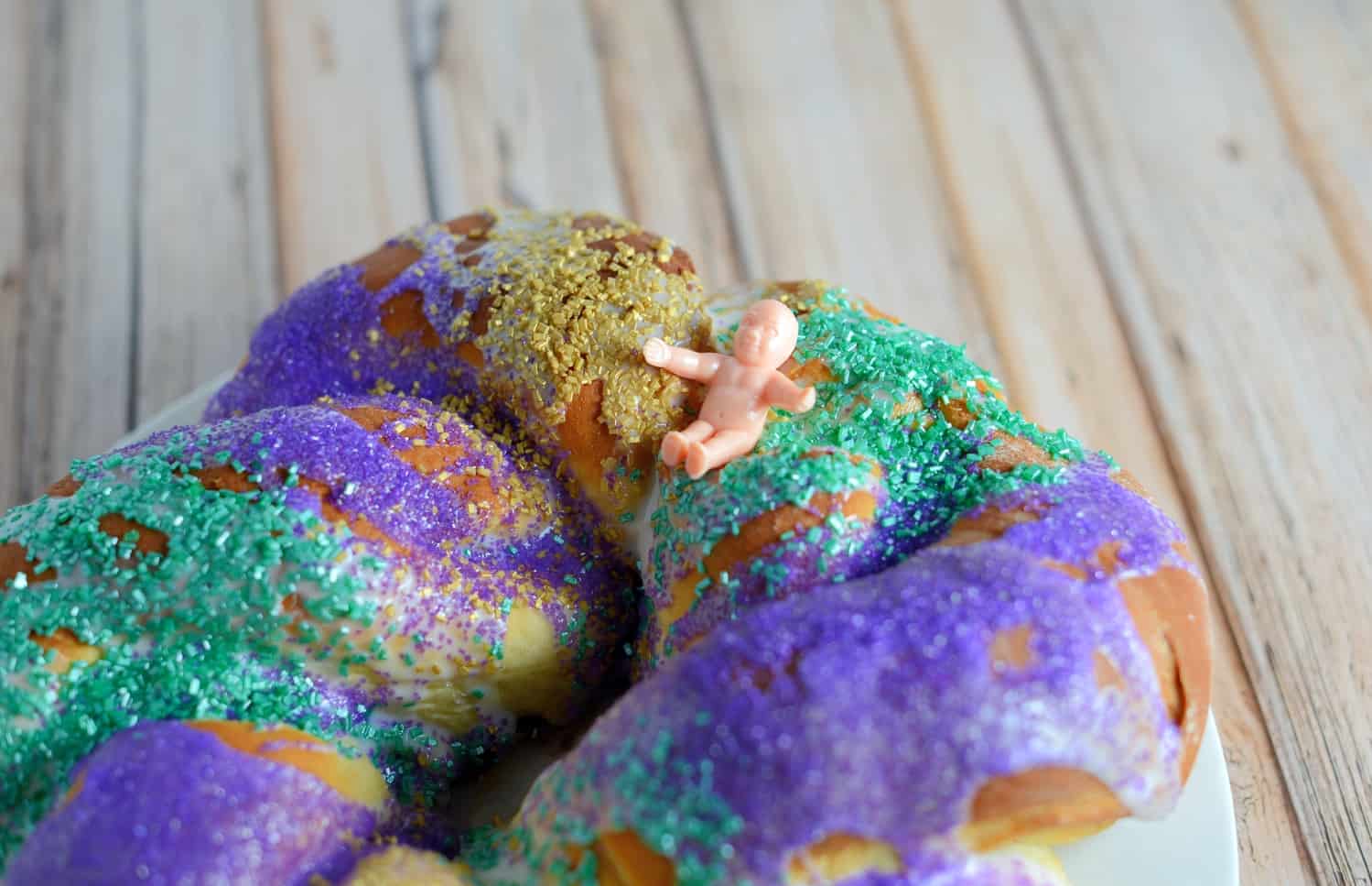 How to make a mardi gras king cake. 