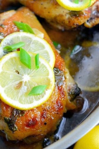 Lemon Garlic Chicken Recipe- the best lemon chicken recipe out there. Garlic and honey make this sauce bright and tasty! Serve lemon chicken over pasta, rice or toasted couscous. www.savoryexperiments.com