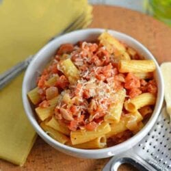 Creamy Vodka Sauce Recipe- Easy vodka sauce recipe ready in just 25 minutes! Use it to make penne alla vodka or serve it over spaghetti or any other type of pasta. It can even be used over calzones or for dipping bread sticks. www.savoryexperiments.com