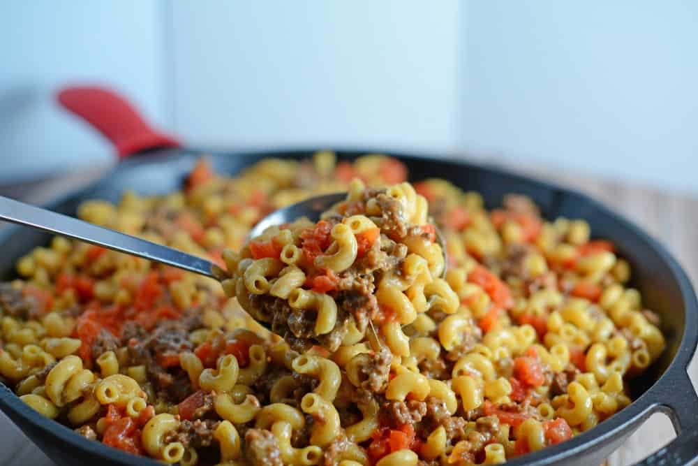 Homemade Hamburger Helper Recipes- a great hamburger meat recipe the whole family will enjoy! A one-dish meal with lean ground beef, cheddar cheese, seasonings and tomatoes all ready in 20-minutes! www.savoryexperiments.com 