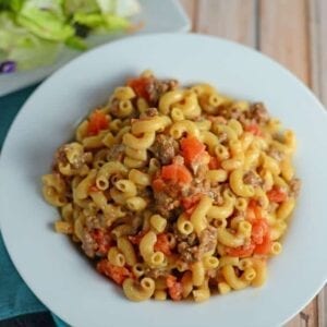 Homemade Hamburger Helper Recipes- a great hamburger meat recipe the whole family will enjoy! A one-dish meal with lean ground beef, cheddar cheese, seasonings and tomatoes all ready in 20-minutes! www.savoryexperiments.com