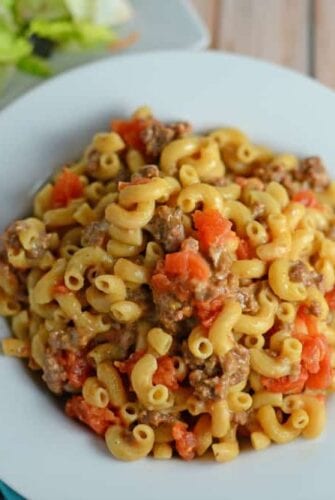 Homemade Hamburger Helper Recipes- a great hamburger meat recipe the whole family will enjoy! A one-dish meal with lean ground beef, cheddar cheese, seasonings and tomatoes all ready in 20-minutes! www.savoryexperiments.com